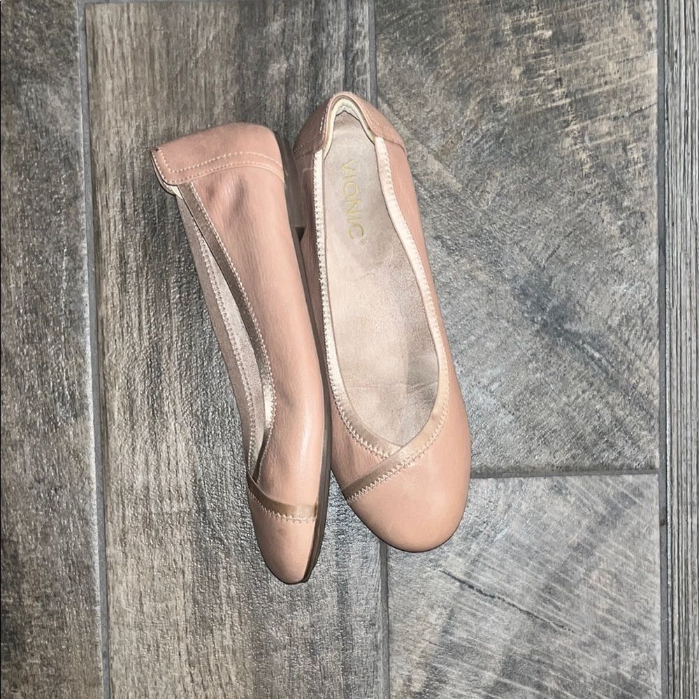 Vionic Tan Ballet Flats Minimalist Design
